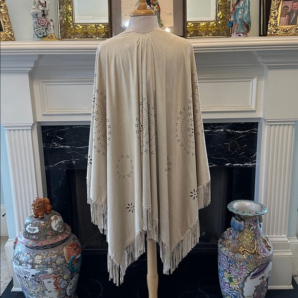 “Marc New York” Cream Fringe Cut-Out Ultra Suede Cape - Picture 5 of 7